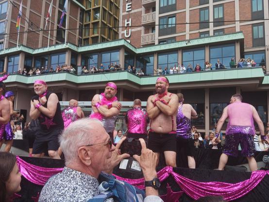 Men from Bamseklubben dancing. 