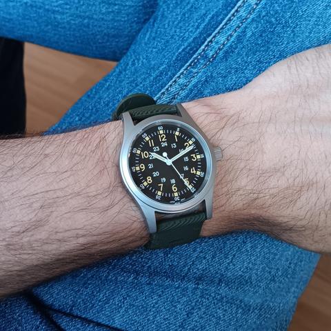 A watch showing the time as 10:11:25 [22]