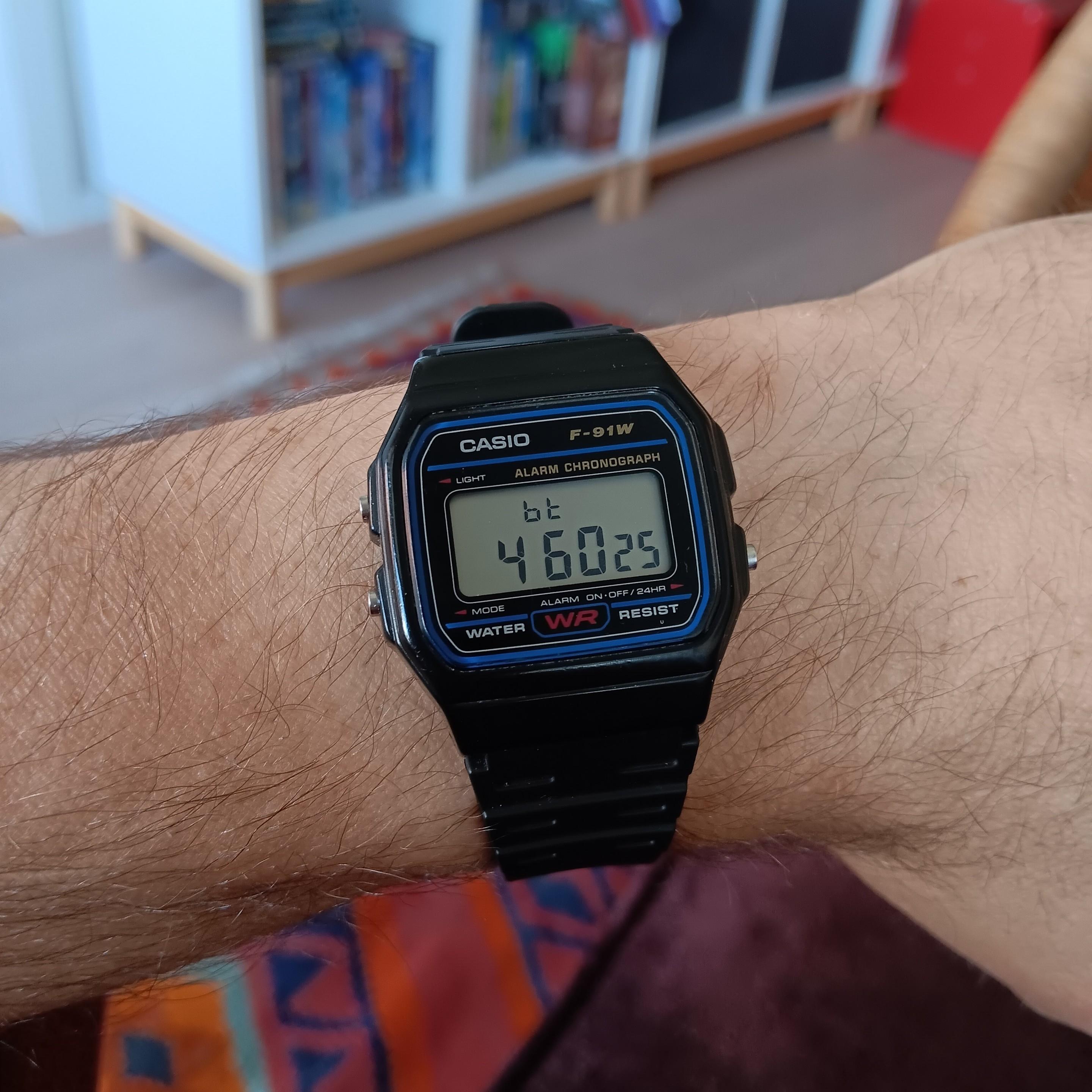 A Casio F-91W showing the time as @460.25, with 'bt' written above.