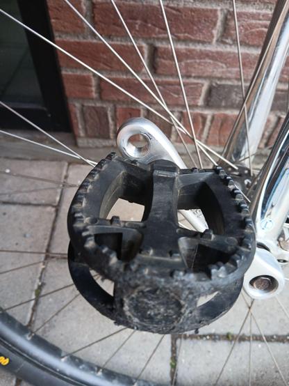 a crank with the end sticking out because the cranks are multi-holed