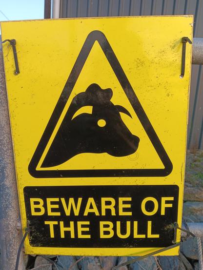 A sign that says beware of the bull 