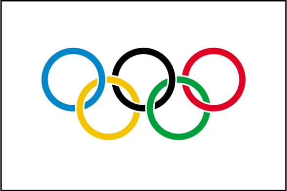 Image du drapeau olympique, symbole emblématique des Jeux olympiques. Il se compose de cinq anneaux entrelacés de taille égale, disposés en motif 3-2 sur un fond blanc. Les anneaux sont colorés, de gauche à droite, en bleu, jaune, noir, vert et rouge. Chaque anneau représente l’un des cinq continents du monde (Amérique, Europe, Asie, Afrique et Océanie) unis par l’olympisme.