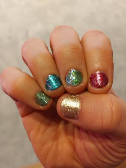 my right hand, with Wikidata colors on the fingers and gold nail polish on the thumb, also all glittery